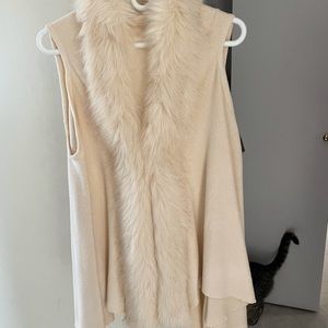 Beige Vest With Fur